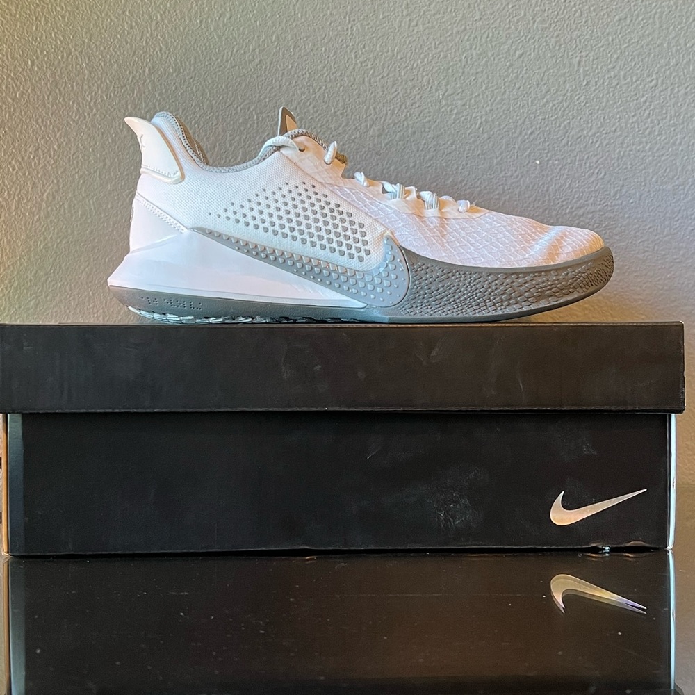 Womens 7.5 Kobe Mamba Fury. Look brand new!! Message for offers or questions.